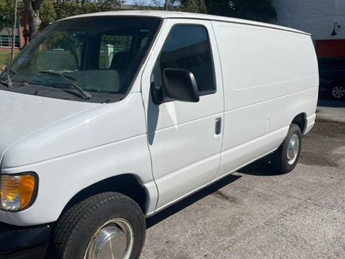 Used 1999 Ford E-250 and Econoline 250 image 3