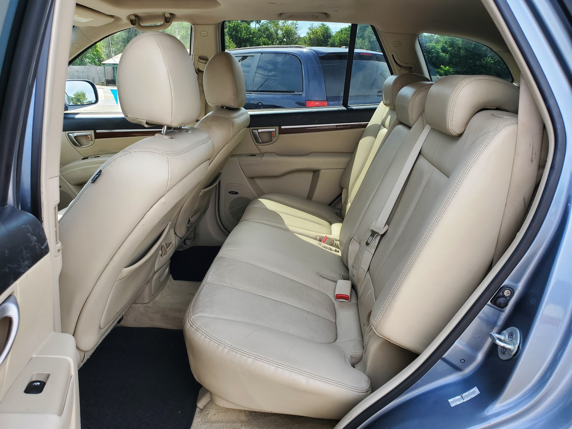 Used 2009 Hyundai Santa Fe 2WD image 7