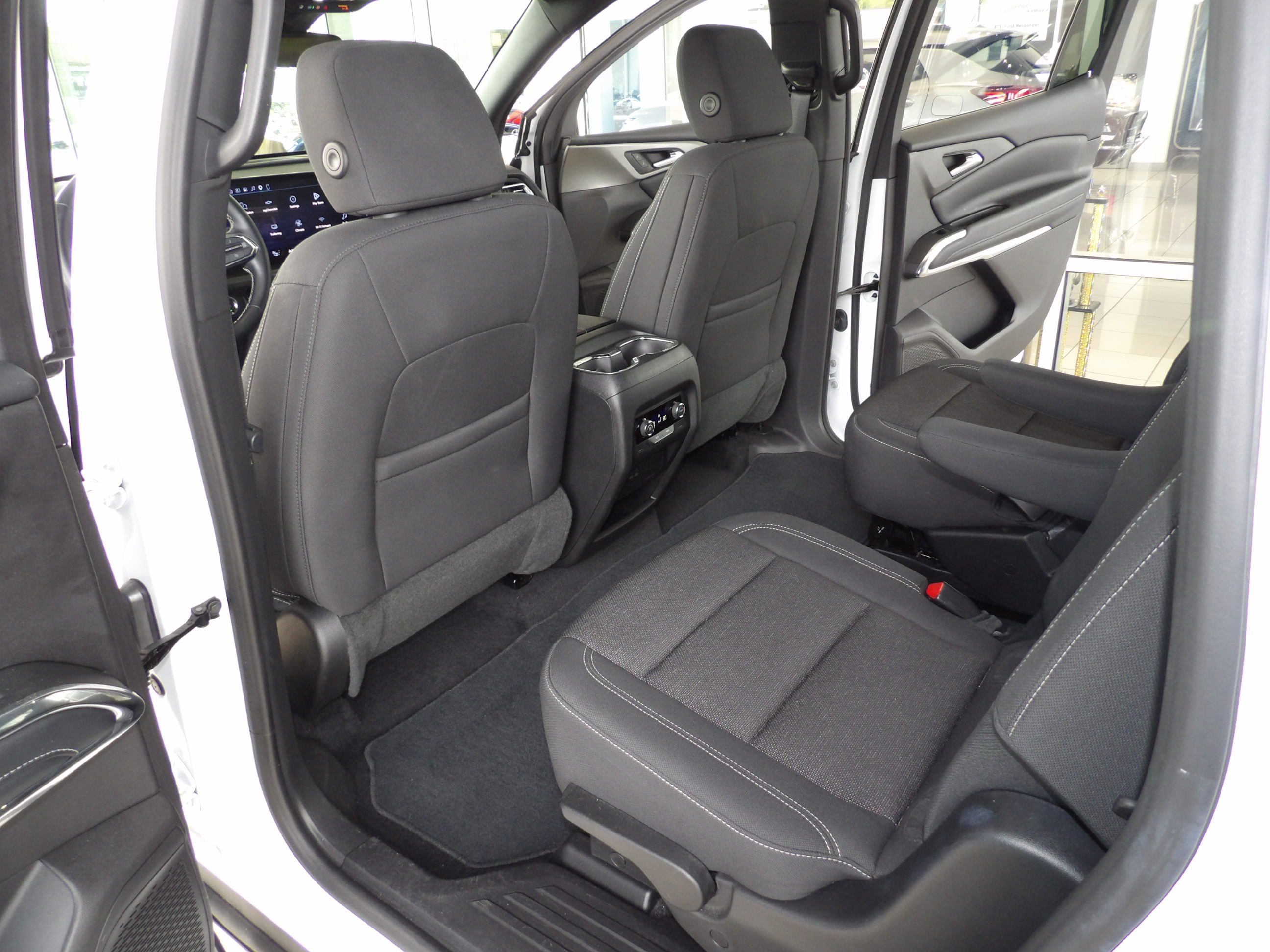 Used 2026 Chevrolet Traverse FWD LT image 15