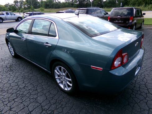 Used 2009 Chevrolet Malibu LTZ FWD image 2
