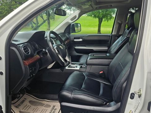 Used 2014 Toyota Tundra 4x4 CrewMax Limited image 9