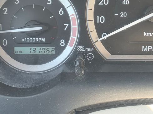 Used 2010 Toyota Sienna image 2