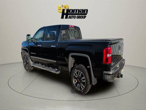 Used 2017 GMC Sierra 3500 Denali image 2