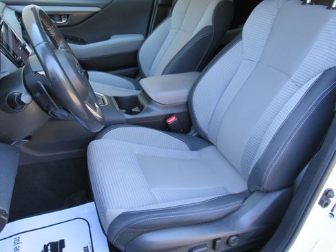 Used 2022 Subaru Outback Premium image 16