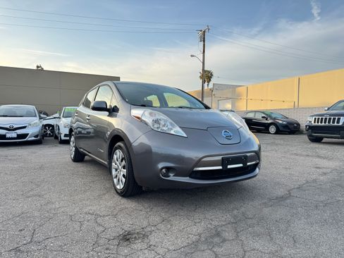Used 2015 Nissan Leaf S image 11