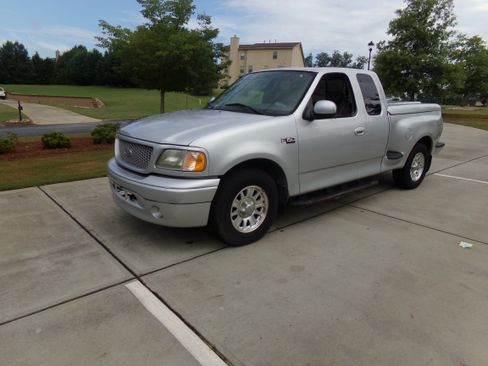 Used 2003 Ford F150 2WD SuperCab XLT image 1