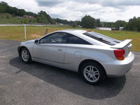 Used 2001 Toyota Celica GT FWD image 2