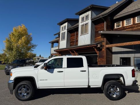 Used 2018 GMC Sierra 2500 SLE image 2