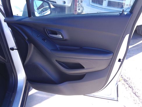 Used 2018 Chevrolet Trax LS image 11