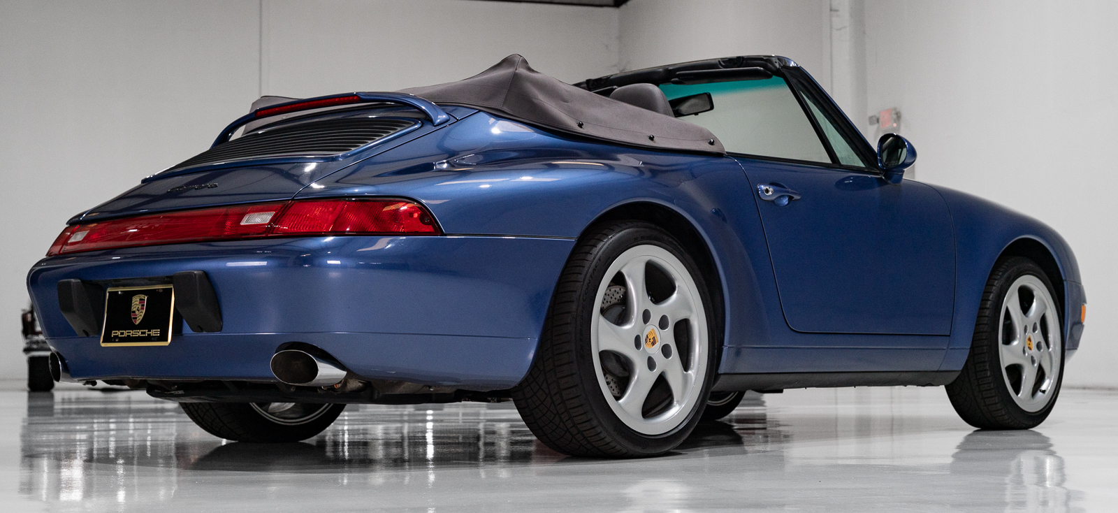 Used 1997 Porsche 911 Carrera Cabriolet RWD image 38