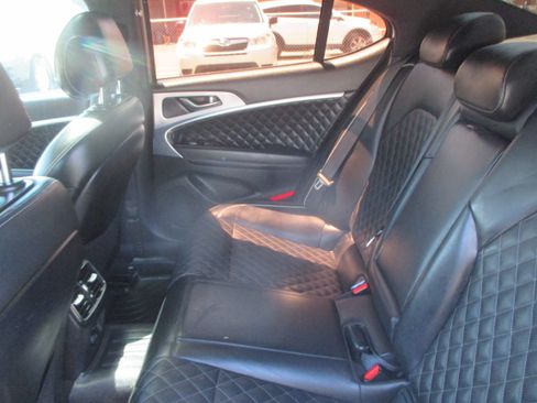 Used 2019 Genesis G70 3.3T Advanced image 11
