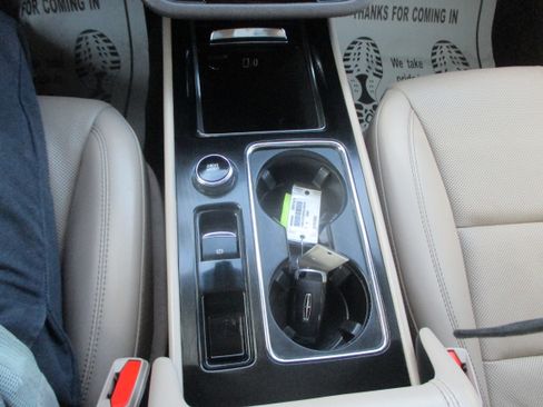 Used 2022 Lincoln Corsair Reserve FWD image 9