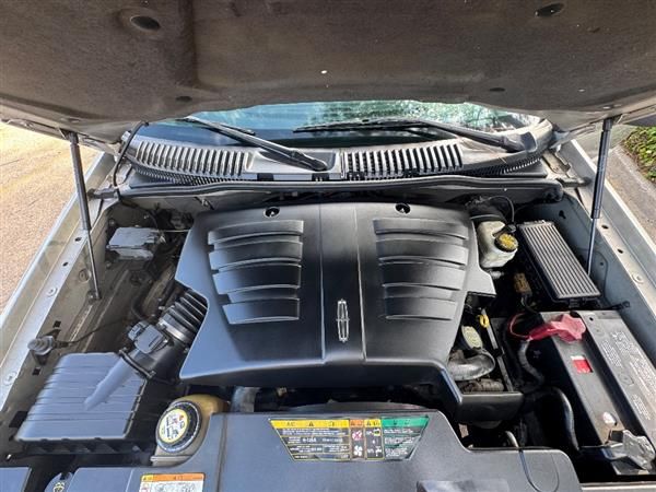 Used 2005 Lincoln Aviator Luxury RWD image 11