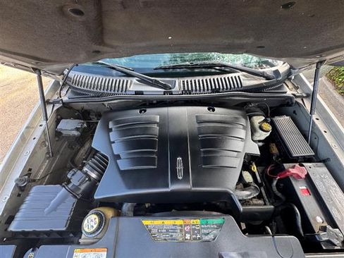 Used 2005 Lincoln Aviator Luxury RWD image 11
