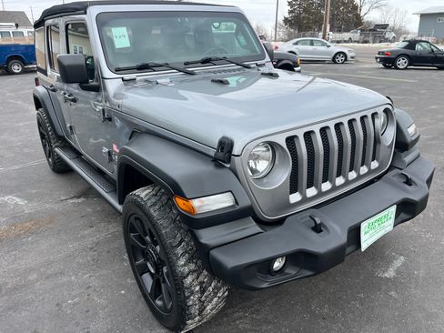 Used 2019 Jeep Wrangler Sport S image 3
