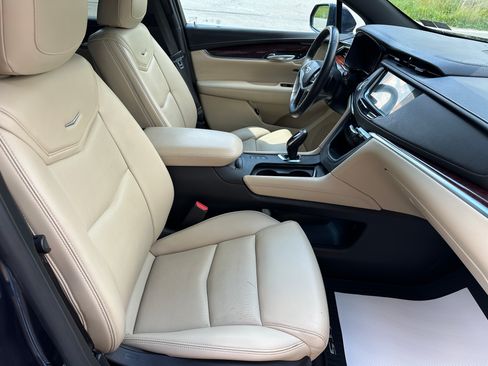 Used 2017 Cadillac XT5 Luxury image 12