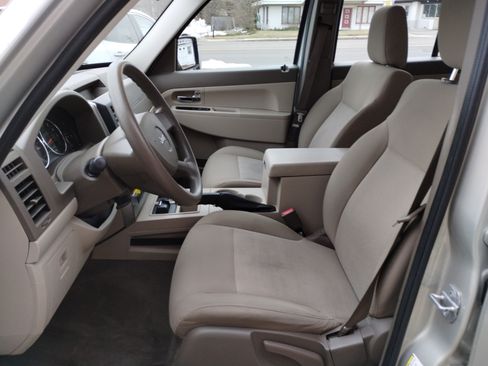 Used 2009 Jeep Liberty Sport image 6
