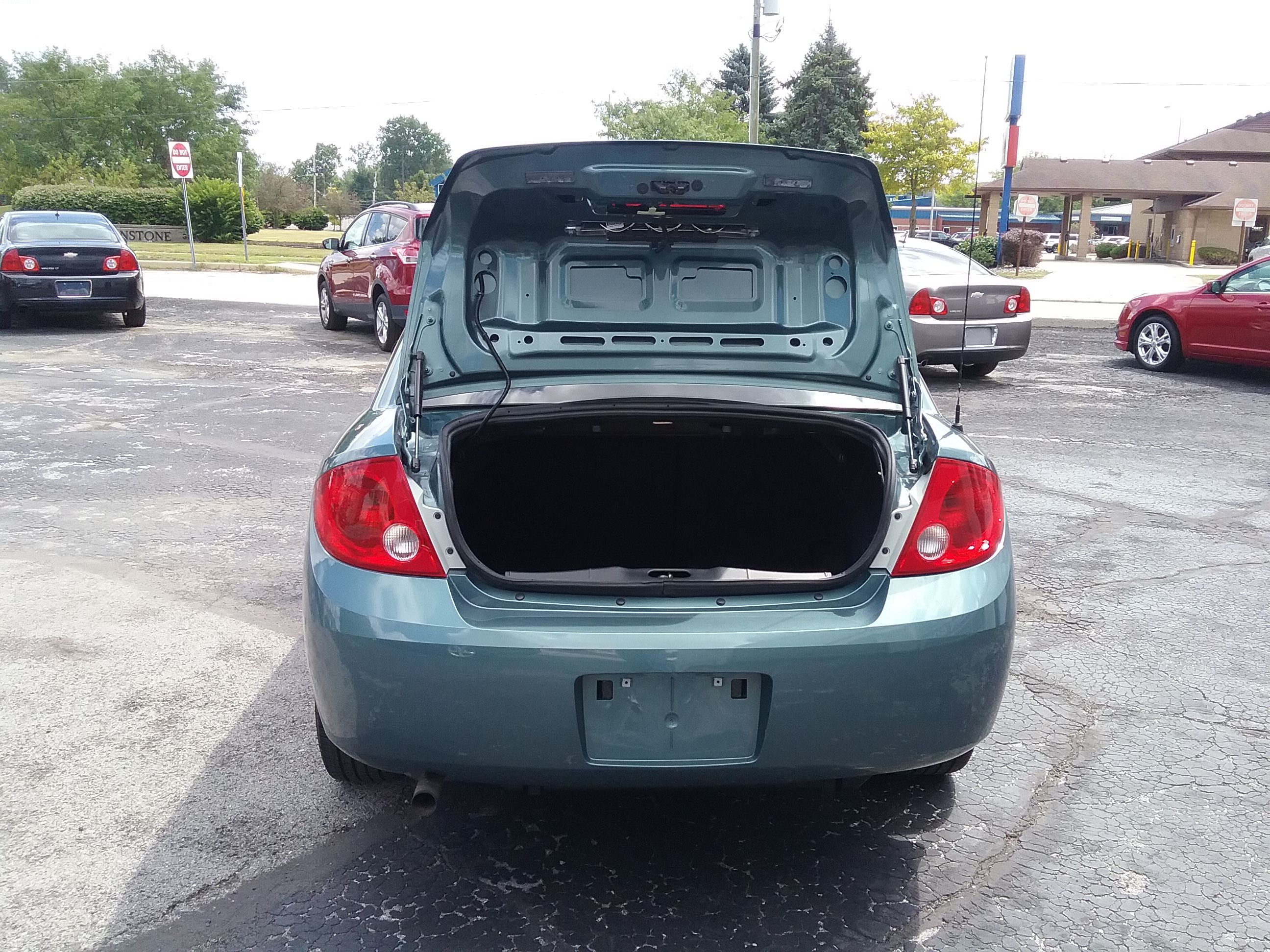 Used 2010 Chevrolet Cobalt LT Sedan w/ 1LT FWD image 17
