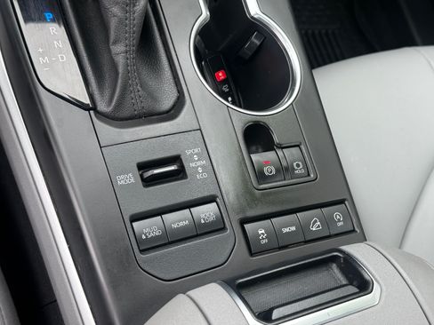 Used 2022 Toyota Highlander XLE image 11