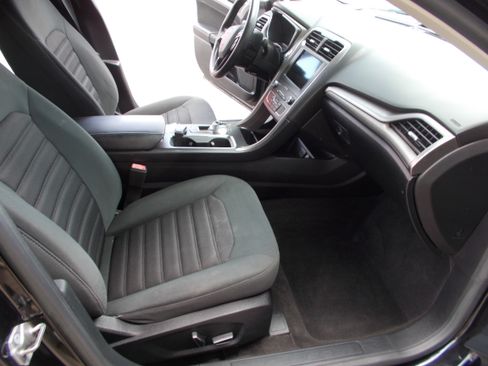 Used 2019 Ford Fusion SE FWD image 20