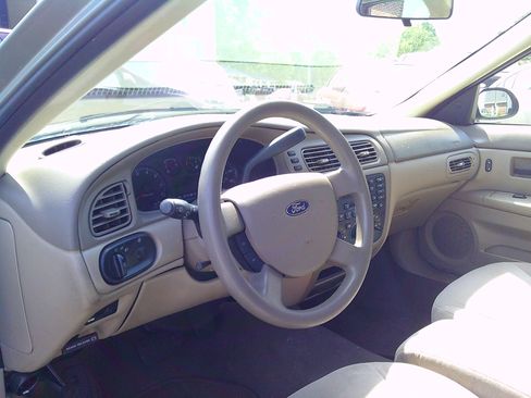 Used 2004 Ford Taurus SE Sedan FWD image 7