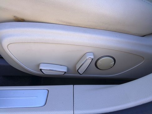 Used 2015 Lincoln MKZ image 35