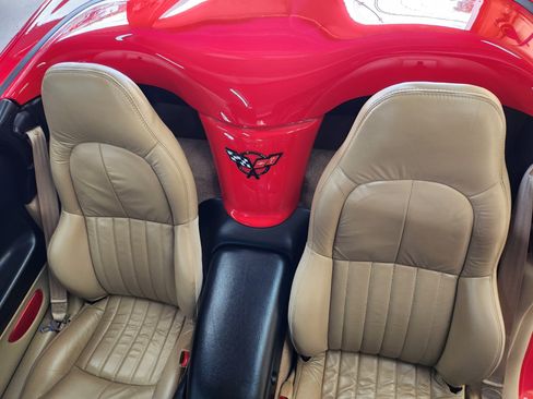 Used 2000 Chevrolet Corvette Convertible RWD image 26
