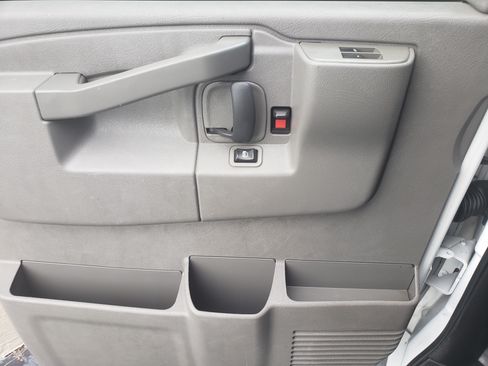 Used 2020 Chevrolet Express 2500 image 11