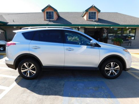 Used 2016 Toyota RAV4 XLE image 9