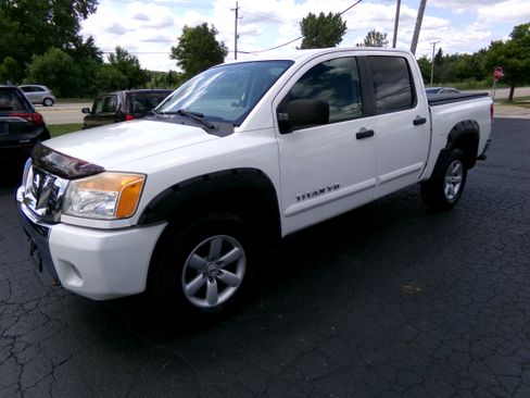 Used 2010 Nissan Titan 4x4 Crew Cab image 1