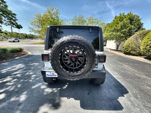 Used 2021 Jeep Wrangler 4WD Unlimited Sport image 6