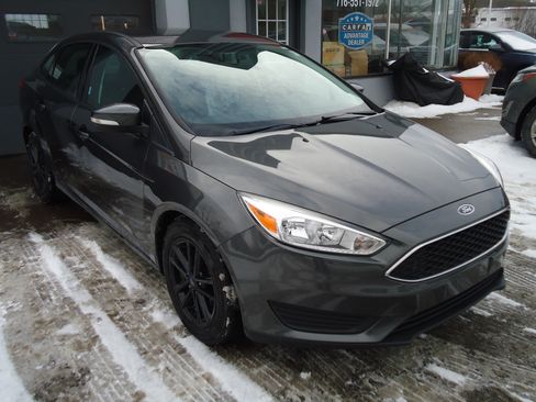 Used 2015 Ford Focus SE image 3