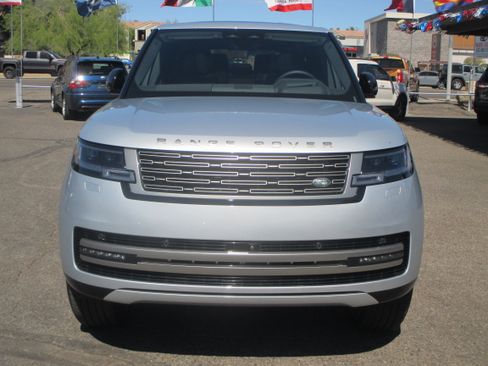 Used 2025 Land Rover Range Rover Long Wheelbase SE image 5