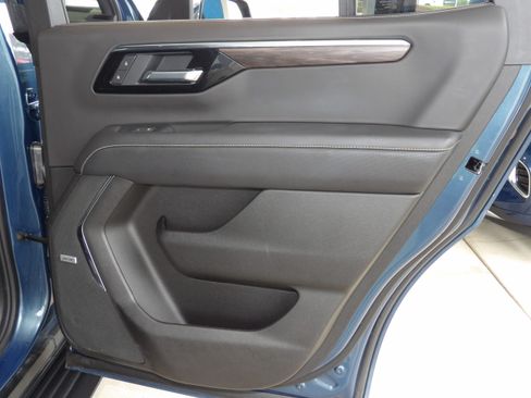 Used 2025 Chevrolet Tahoe 4WD Premier image 29