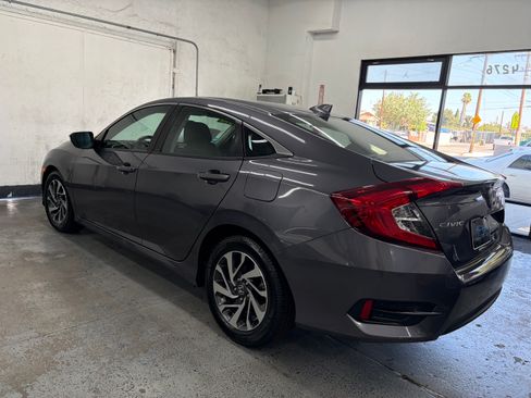 Used 2018 Honda Civic EX Sedan image 4