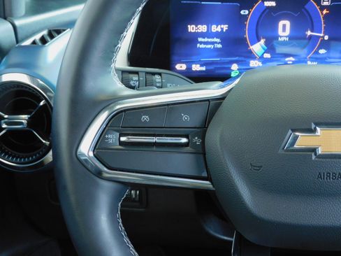 Used 2025 Chevrolet Equinox EV LT image 23