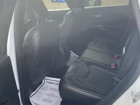 Used 2019 Jeep Cherokee Limited image 19