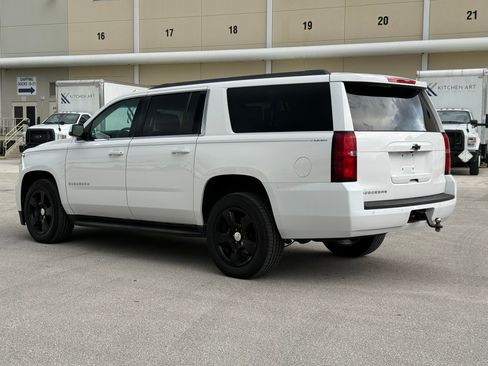 Used 2015 Chevrolet Suburban LS RWD image 3