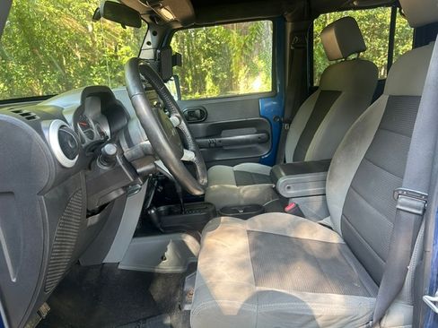 Used 2010 Jeep Wrangler 4WD Unlimited Sahara image 15