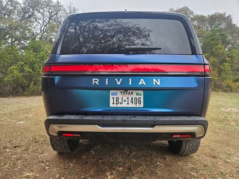 Used 2023 Rivian R1S Adventure image 8