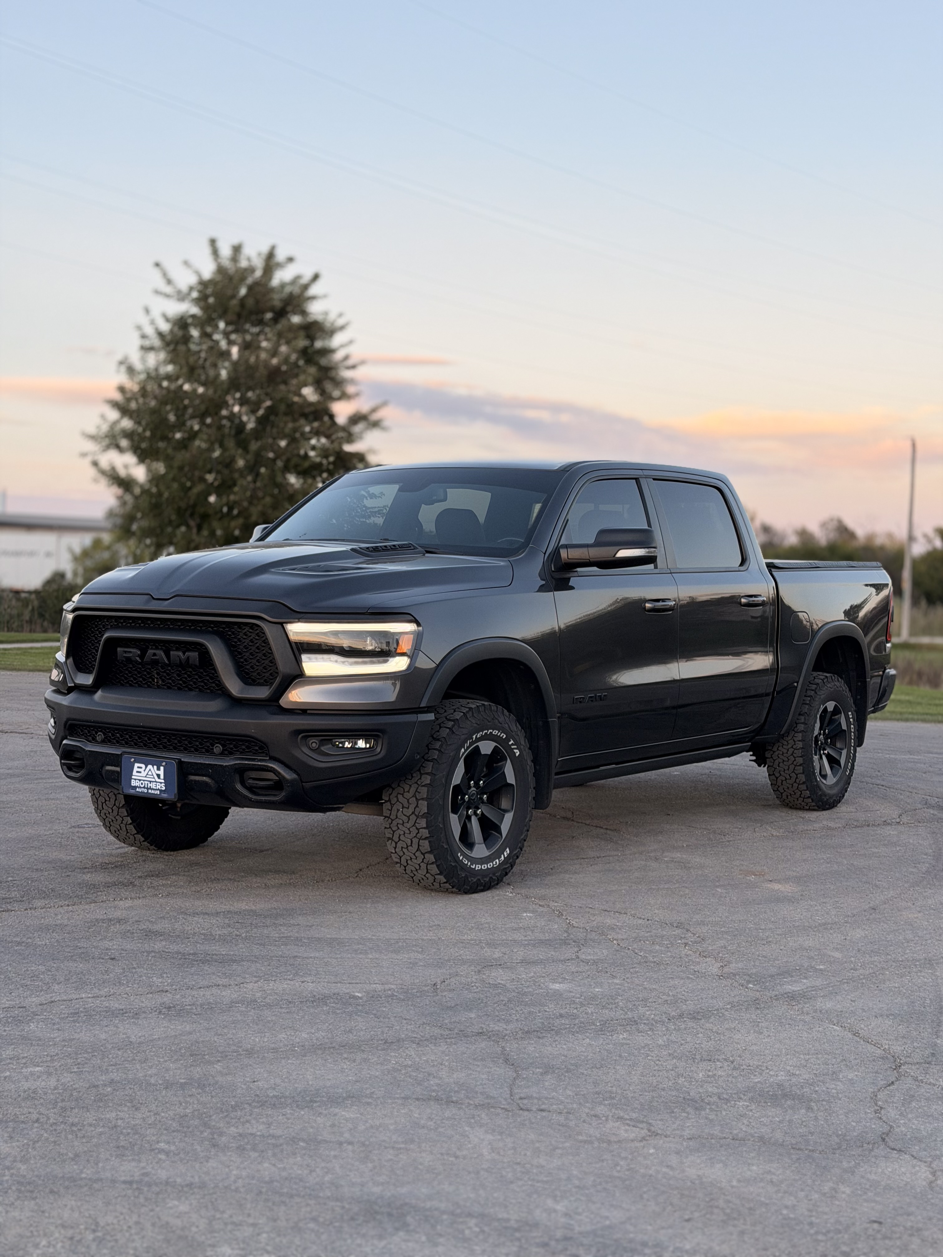 Used 2019 RAM 1500 4x4 Crew Cab Rebel image 1