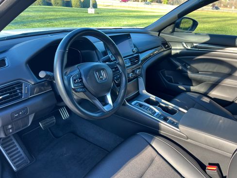 Used 2022 Honda Accord Hybrid Sport image 12