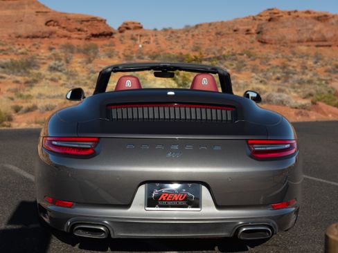 Used 2019 Porsche 911 Carrera Cabriolet RWD image 6