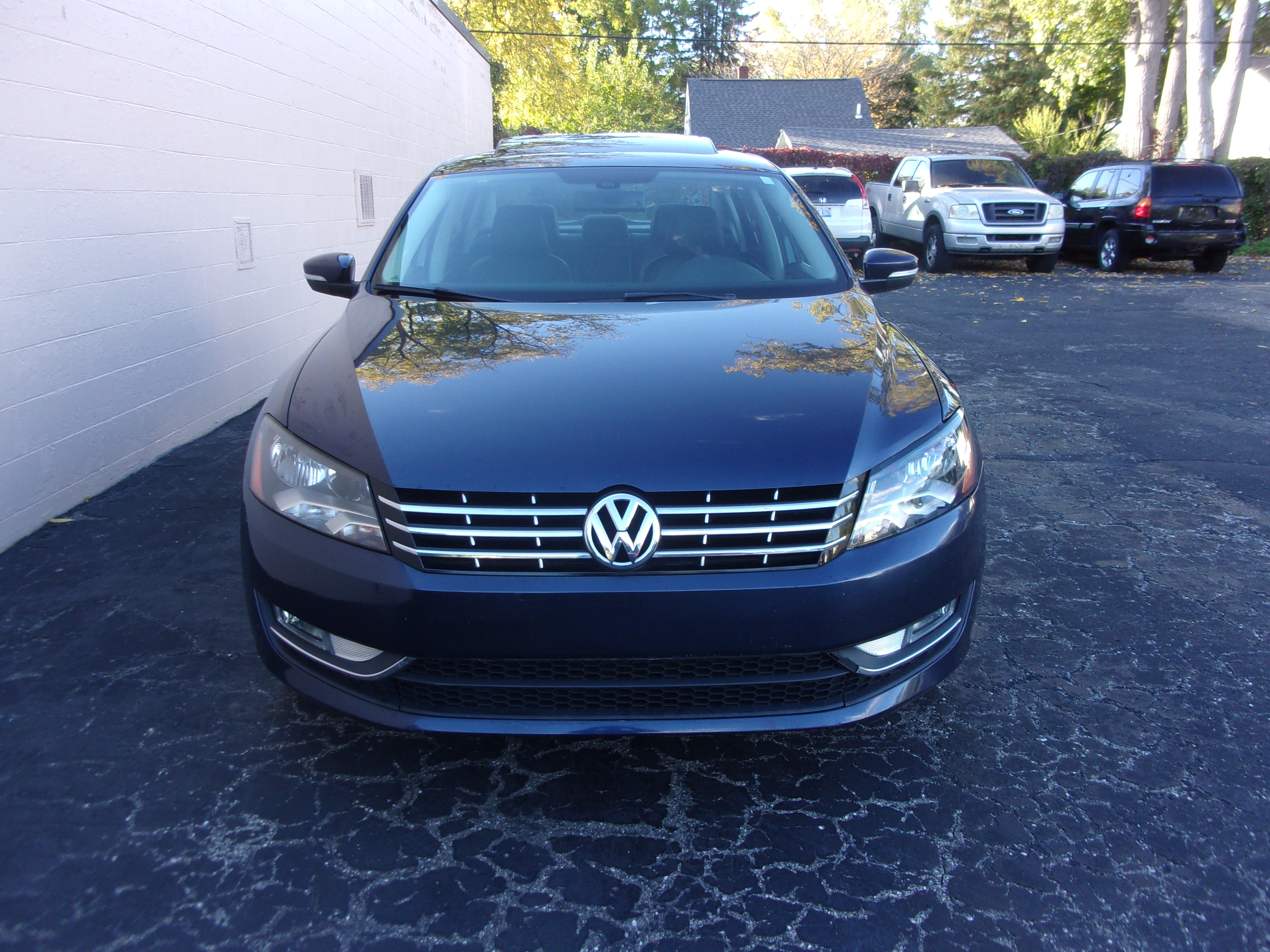Used 2013 Volkswagen Passat TDI SEL Premium FWD image 2