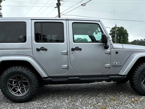 Used 2017 Jeep Wrangler Sahara image 2