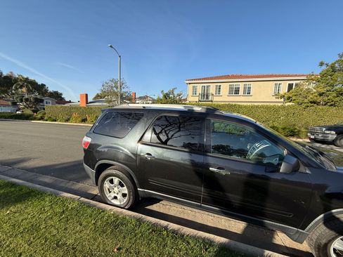 Used 2011 GMC Acadia SL image 8