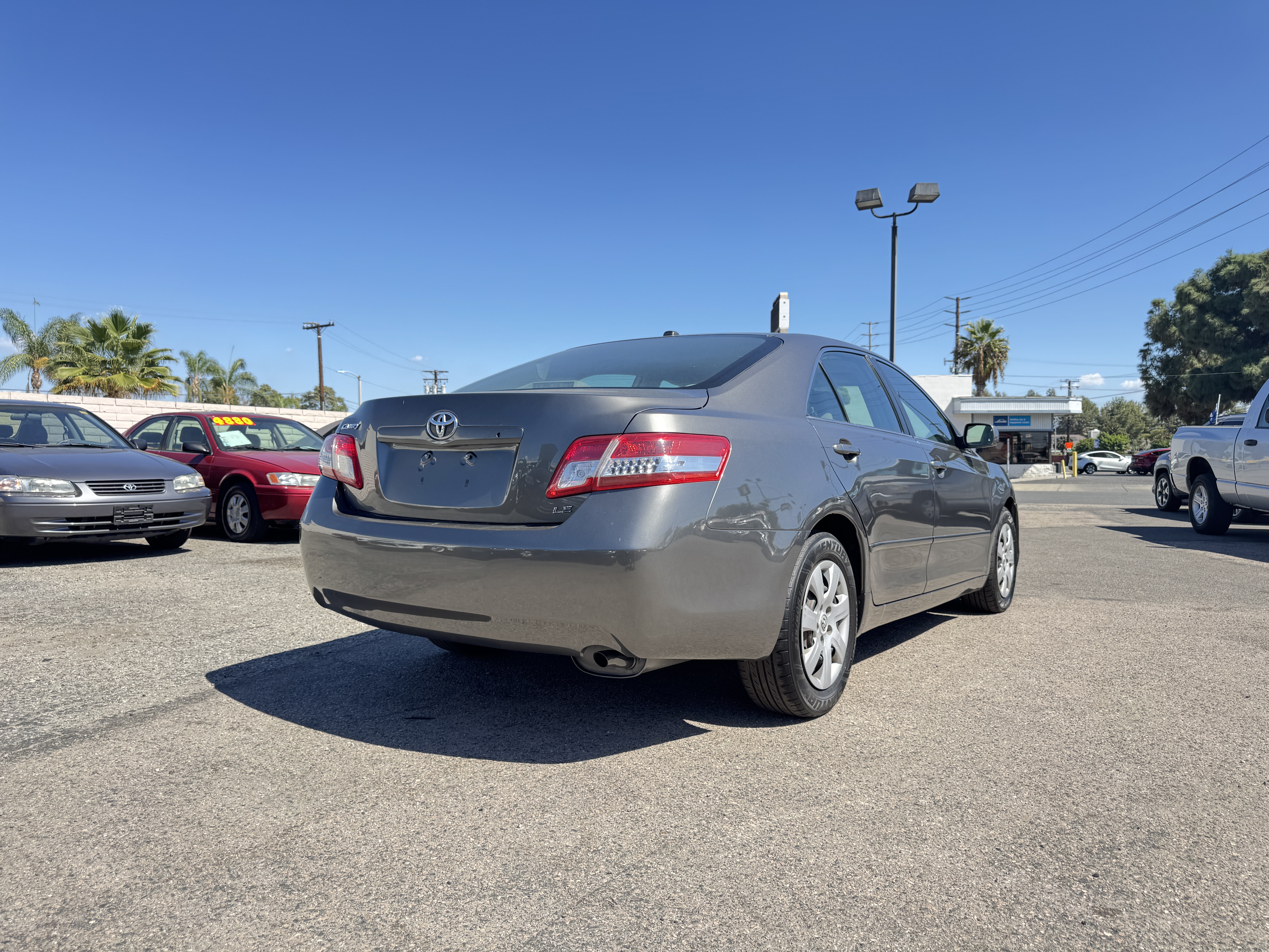 Used 2011 Toyota Camry LE FWD image 8