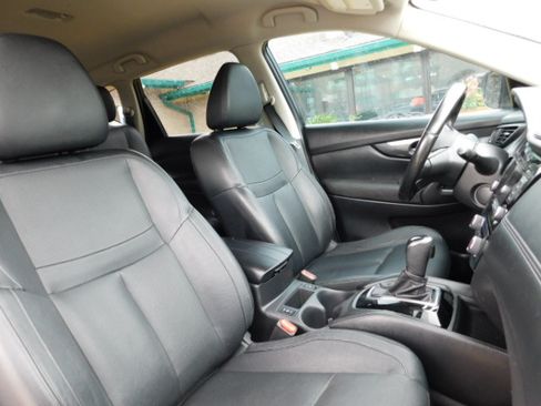 Used 2018 Nissan Rogue image 25