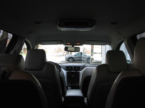 Used 2011 Chevrolet Traverse LTZ image 7