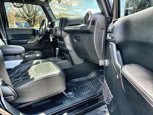 Used 2018 Jeep Wrangler Golden Eagle image 7